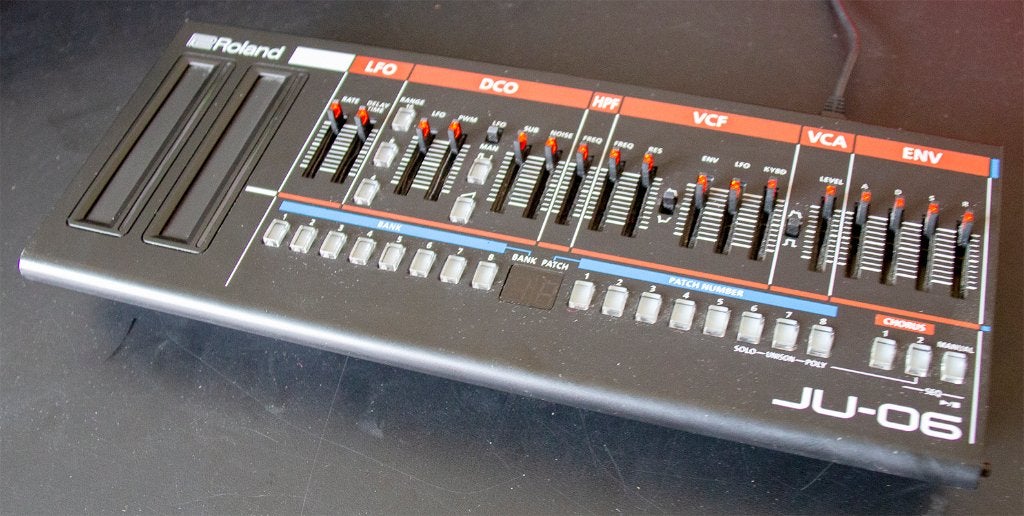Roland Boutique Synthesizer JU-06, Muziek en Instrumenten, Roland, Zo goed als nieuw, Met midi-aansluiting, Overige aantallen