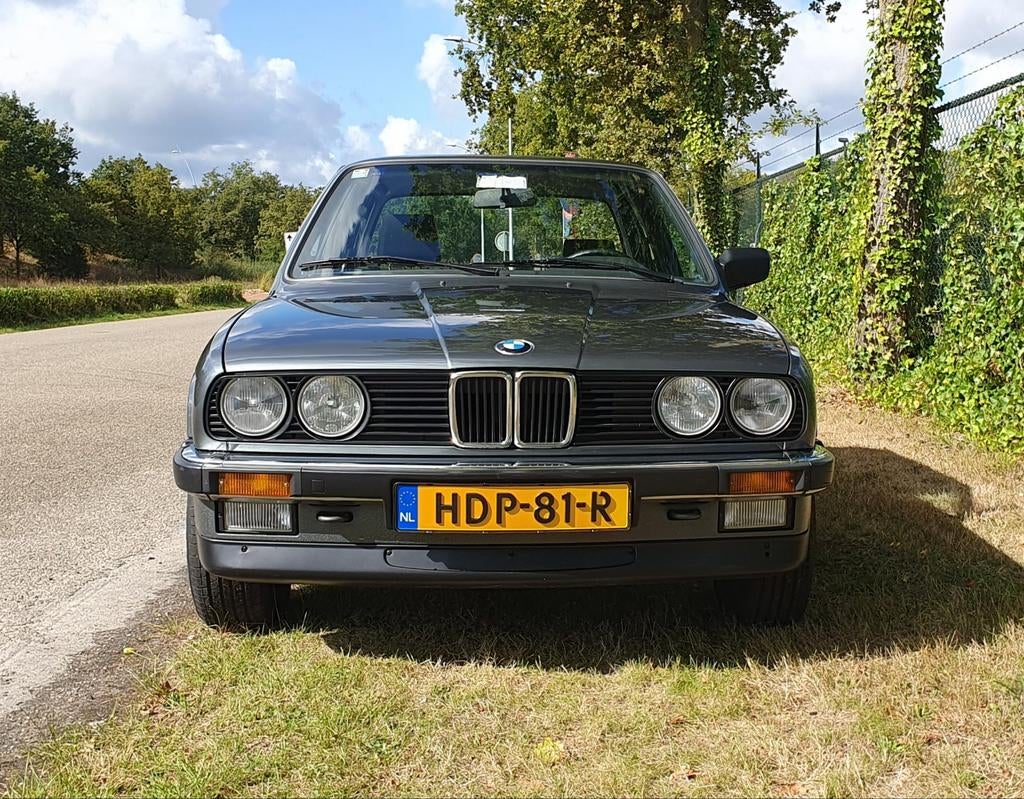 BMW 316 E30 bouwjaar 1986 slechts 25dkm, 1766 cc, Zwart, 4 cilinders, 1200 kg