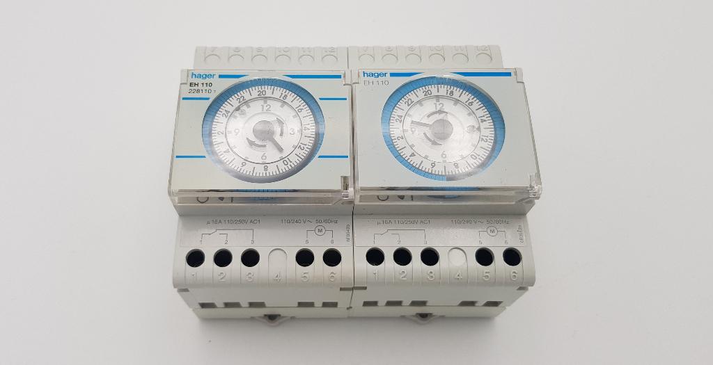 Hager Groepenkast Schakelklok analoog EH110 (2x), Gebruikt, Onbekend, Ophalen of Verzenden, Onbekend