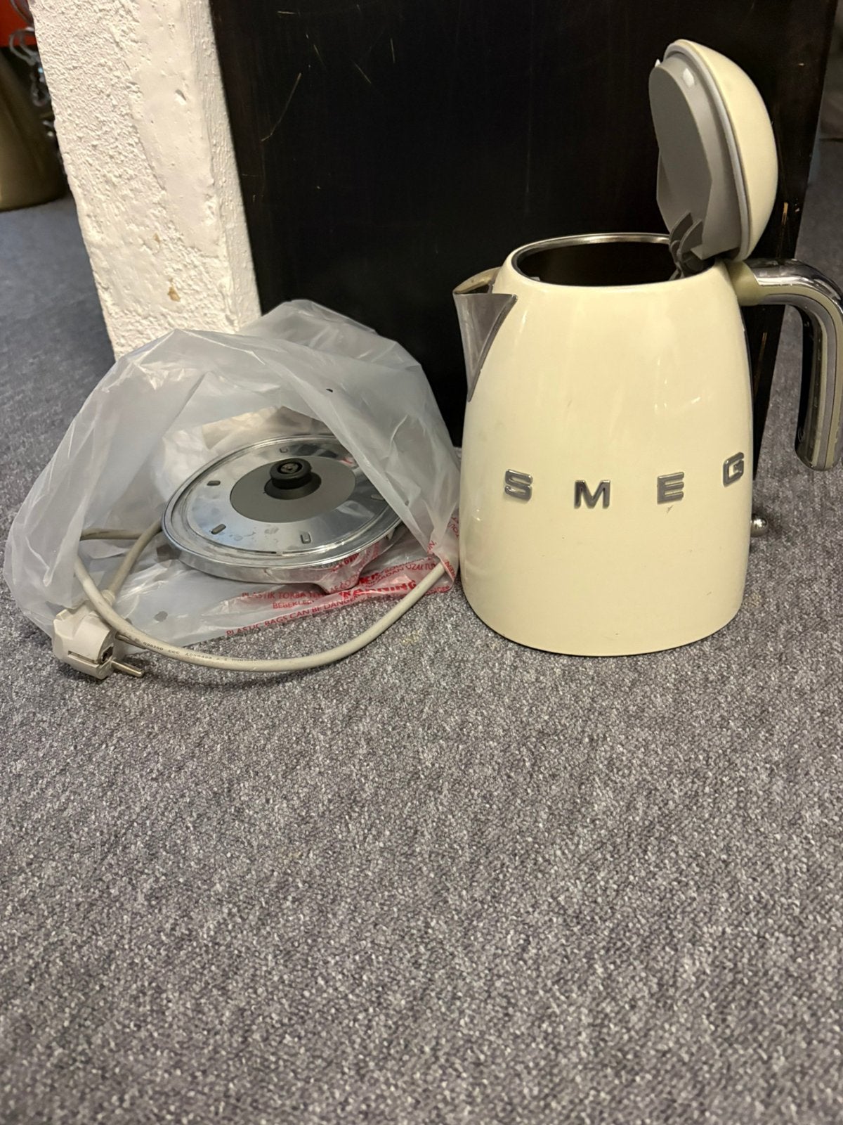 Smeg waterkoker, 1 tot 2 liter, Ophalen of Verzenden, Zo goed als nieuw