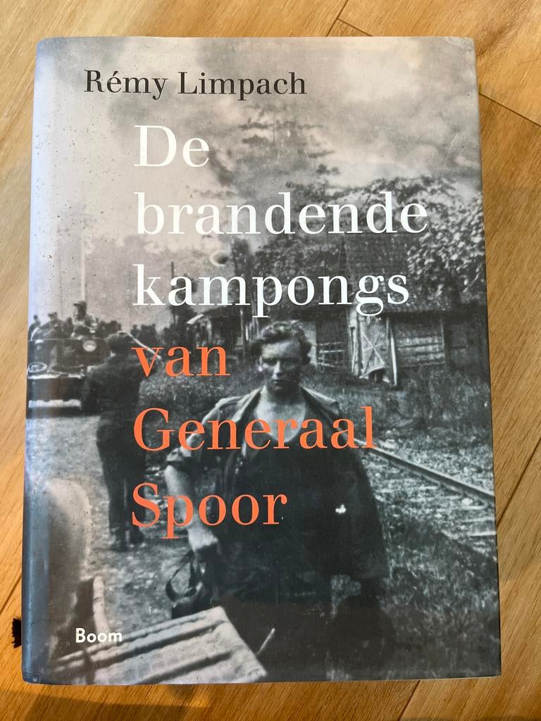 De brandende kampongs van Generaal Spoor, Ophalen of Verzenden, 20e eeuw of later, Zo goed als nieuw