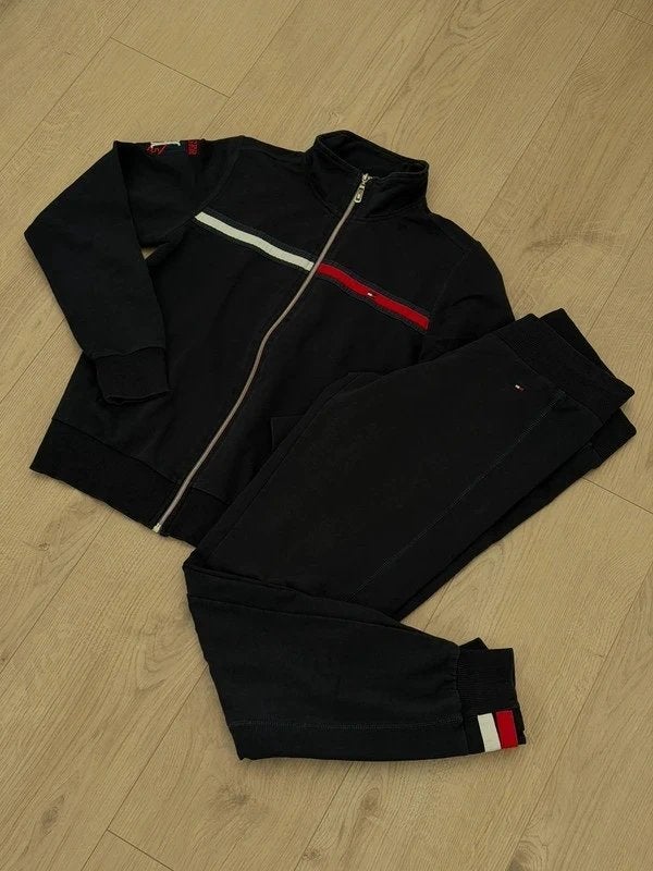 Tommy Hilfiger joggingpak donkerblauw maat S mooie details, Kleding | Dames, Maat 38/40 (M), Overige typen, Zo goed als nieuw