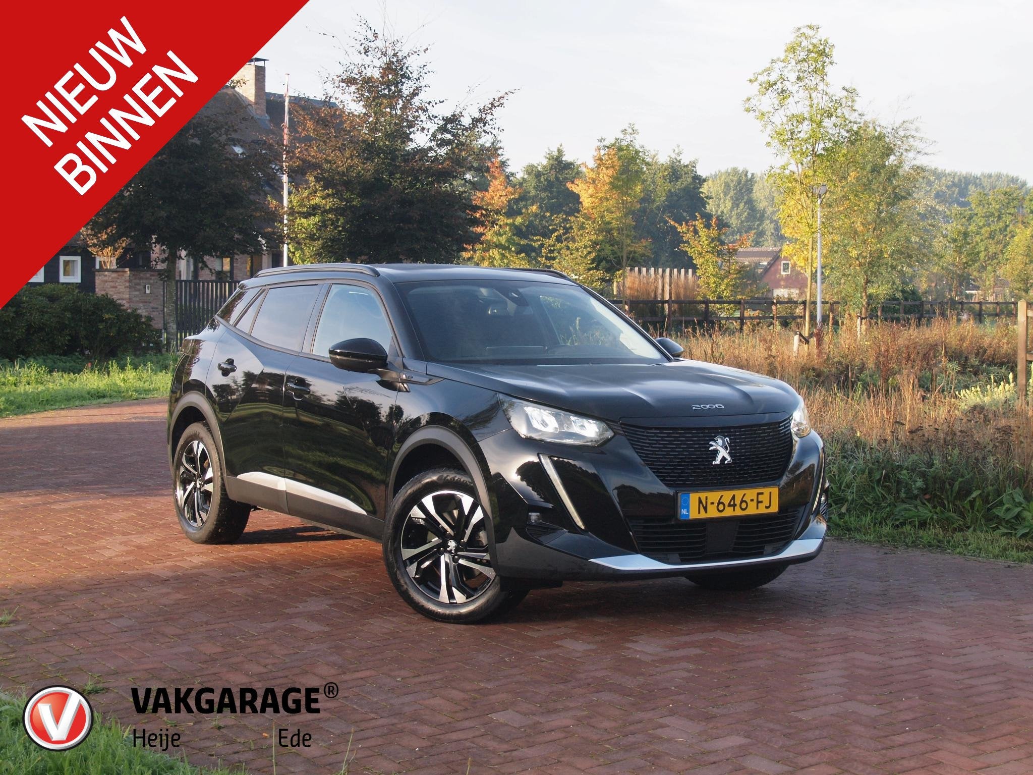 Peugeot e-2008 EV Blue Lease Allure 50 kWh | SOH 94% | Camer, Dealer onderhouden, 136 pk, Gebruikt, Zwart