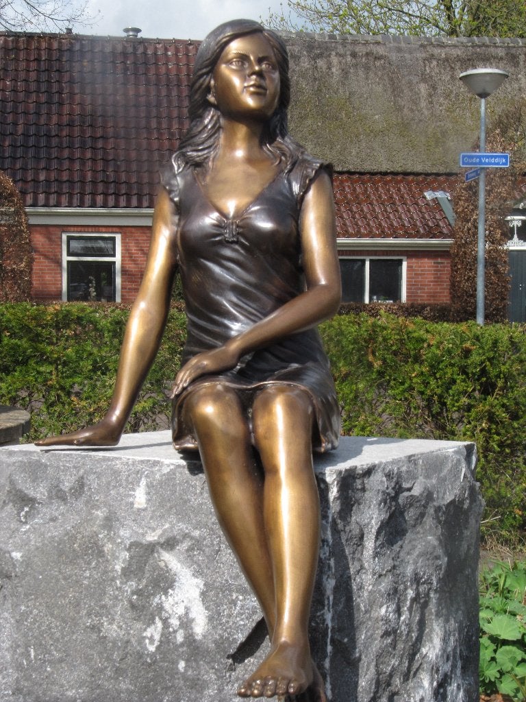 ZITTENDE VROUW/ BRONS/ TUINBEELD, Overige materialen, Nieuw, Info@huisentuindecoratiemarie.nl, Mensenbeeld