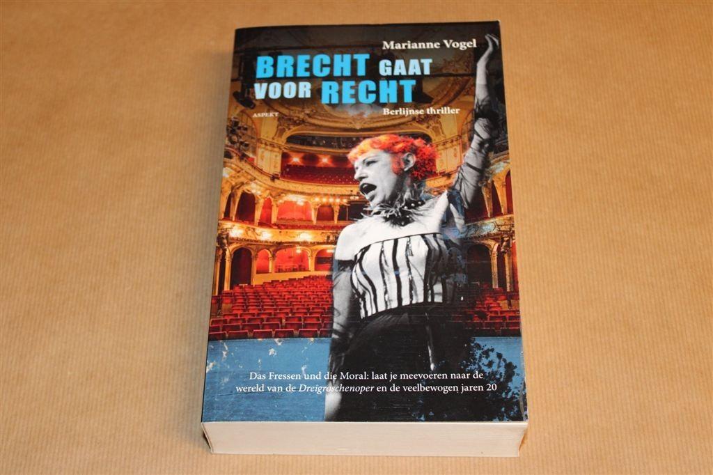 Brecht gaat voor Recht — Berlijnse Thriller — Gesigneerd, Ophalen of Verzenden, Gelezen