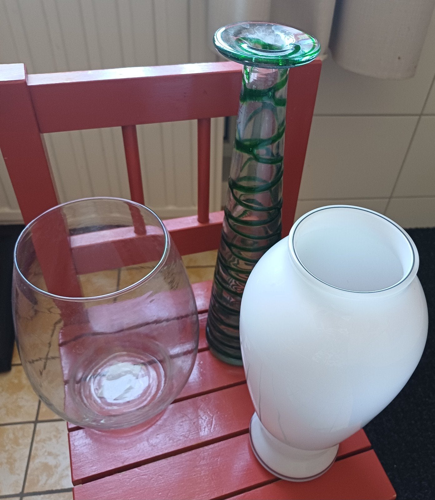 Set van 3 diverse vazen: glas en opaalglas, Ophalen