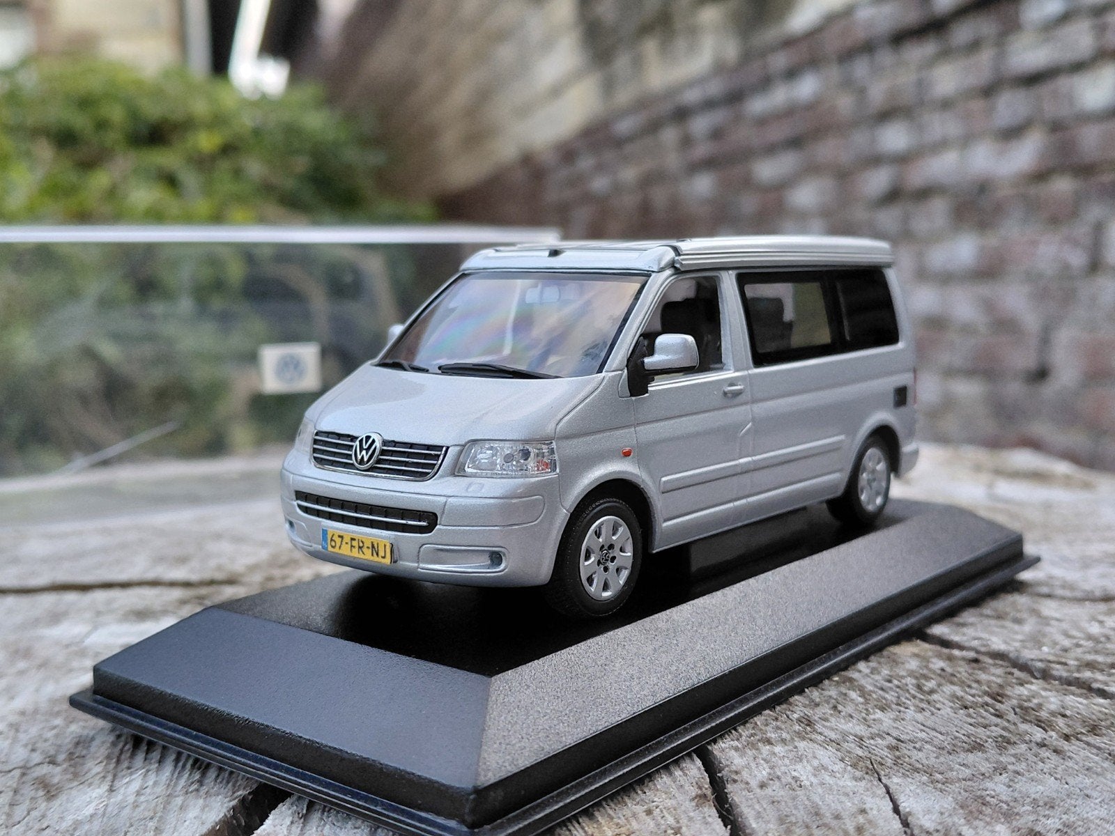 VW T5 California camper 2003-2009 zilver 1/43 Minichamps, Ophalen of Verzenden, Zo goed als nieuw, Auto, MiniChamps