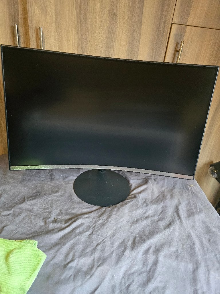 C27T550FDU (T55-serie), 27 inch curved 2 beschikbaar, HDMI, 3 tot 5 ms, Curved, VA