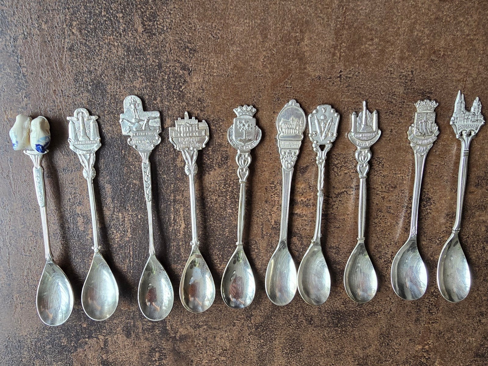 10 mooie verzilverde vintage steden souvenirlepeltjes, Ophalen of Verzenden
