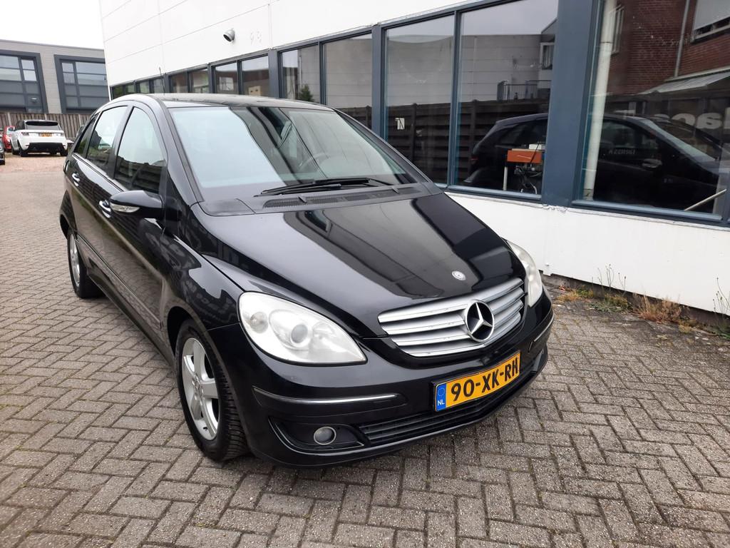 Mercedes-Benz B-klasse 200 ECC ZWART METALLIC, Voorwielaandrijving, Gebruikt, Zwart, 4 cilinders