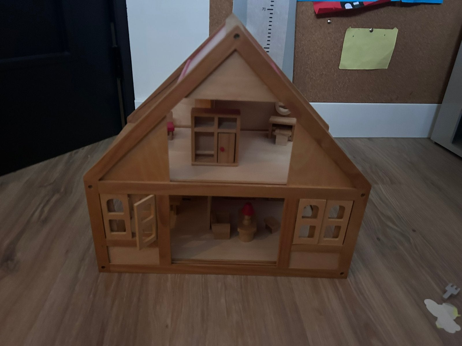 Houten poppenhuis met meubilair, Ophalen, Zo goed als nieuw, Poppenhuis