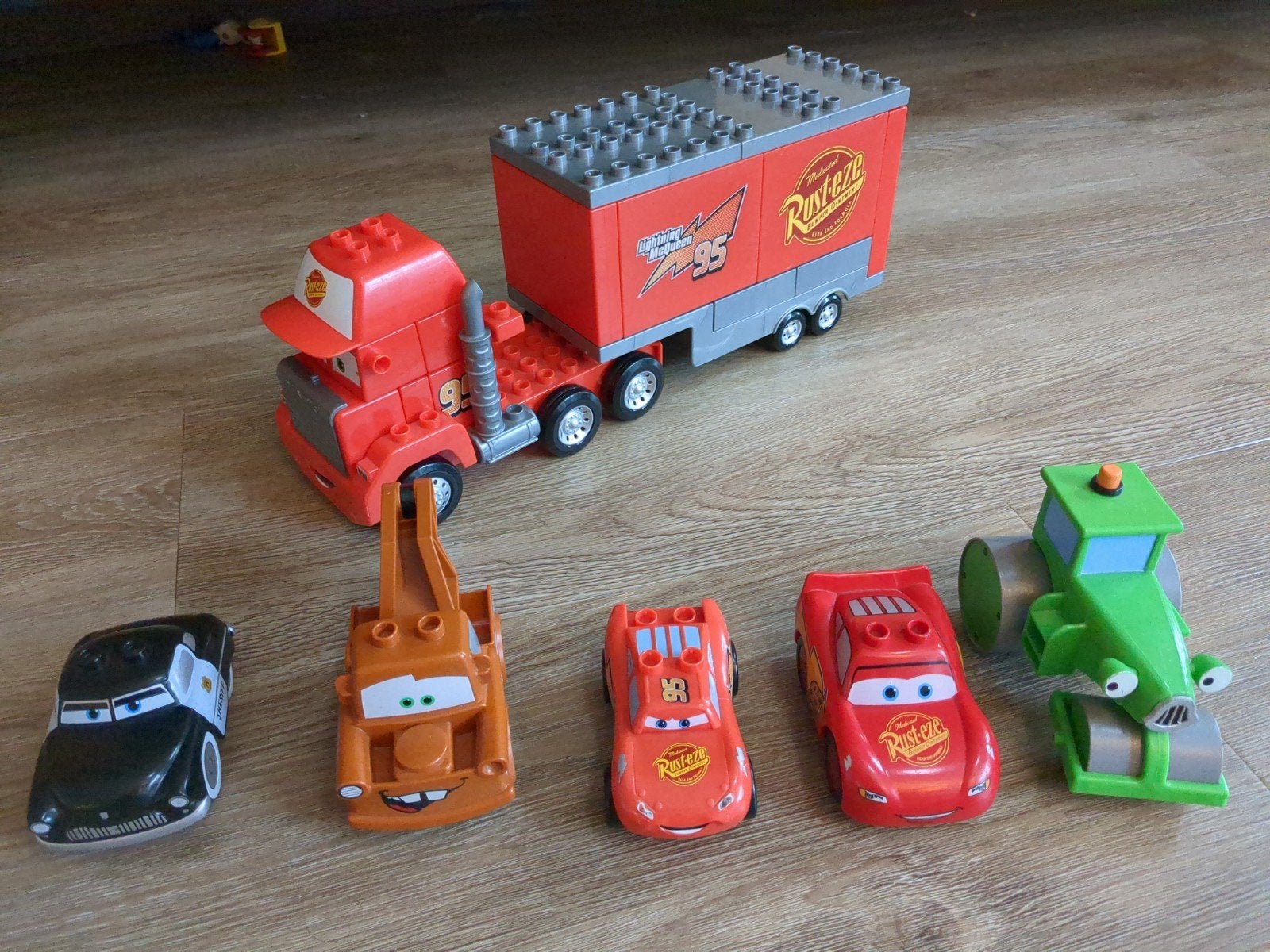 Duplo Cars set met Bliksem McQueen en Takel, Inclusief minifiguren, Gebruikt, Overige thema's, Ophalen of Verzenden