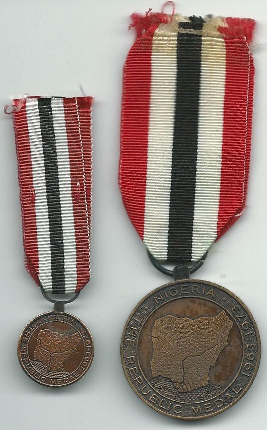 NIGERIA 1973 Republic Medal, both full size and miniature., Verzenden, Landmacht, Overige gebieden, Lintje, Medaille of Wings