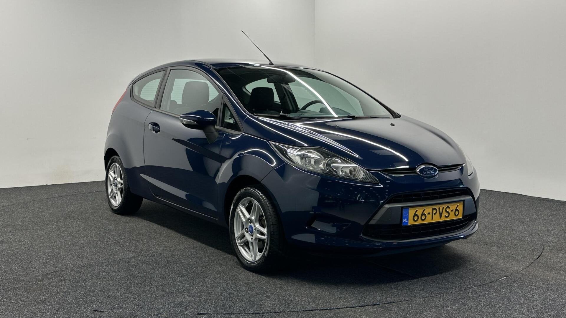 Foto 3 van Ford Fiesta 1.25 Limited AIRCO ELEKTRISCHE RAMEN TREKHAAK LM