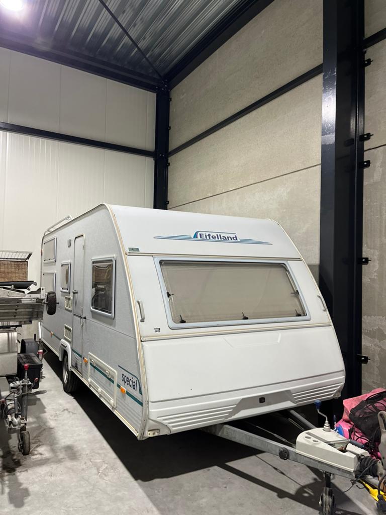 Eifelland caravan, Caravans en Kamperen, Caravans, Rondzit, Tot en met 3, 5 tot 6 meter, Disselslot