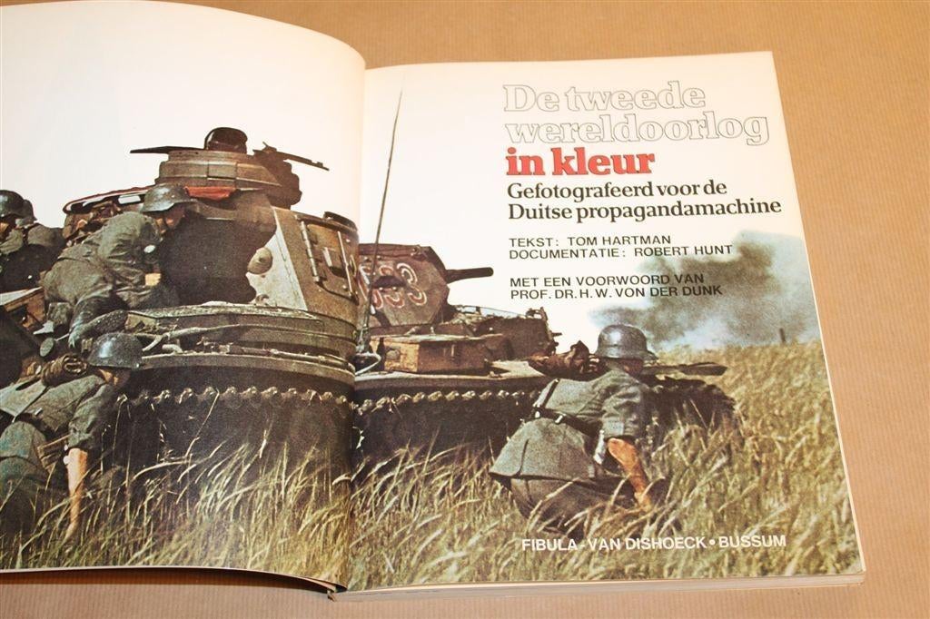 Tweede Wereldoorlog in Kleur — Duitse Propagandafoto’s, Ophalen of Verzenden, Tweede Wereldoorlog, Gelezen, Overige onderwerpen