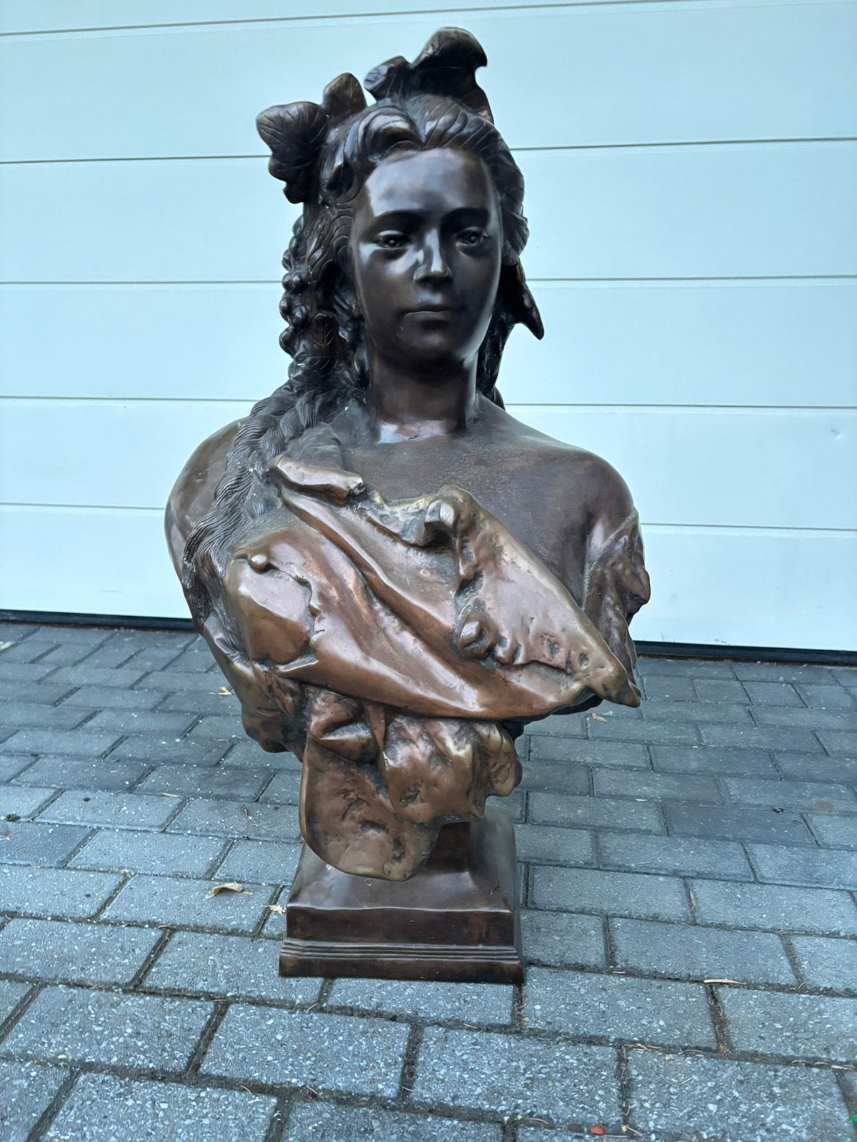 Grote borstbeeld vrouw – metalen decoratiebeeld in bronslook, Ophalen