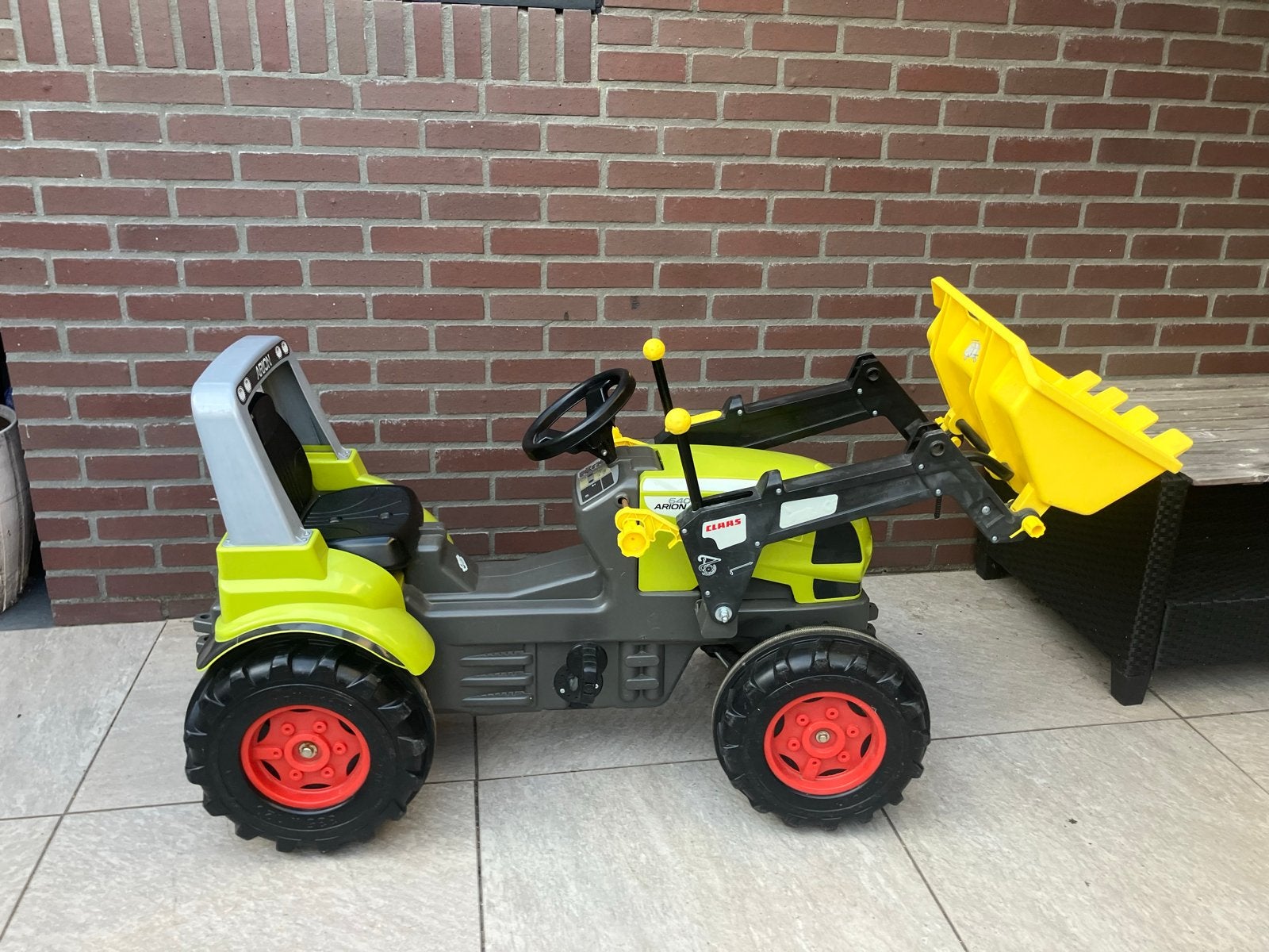 Claas Arion 640 trapauto met voorlader, Ophalen, Zo goed als nieuw, Trapvoertuig