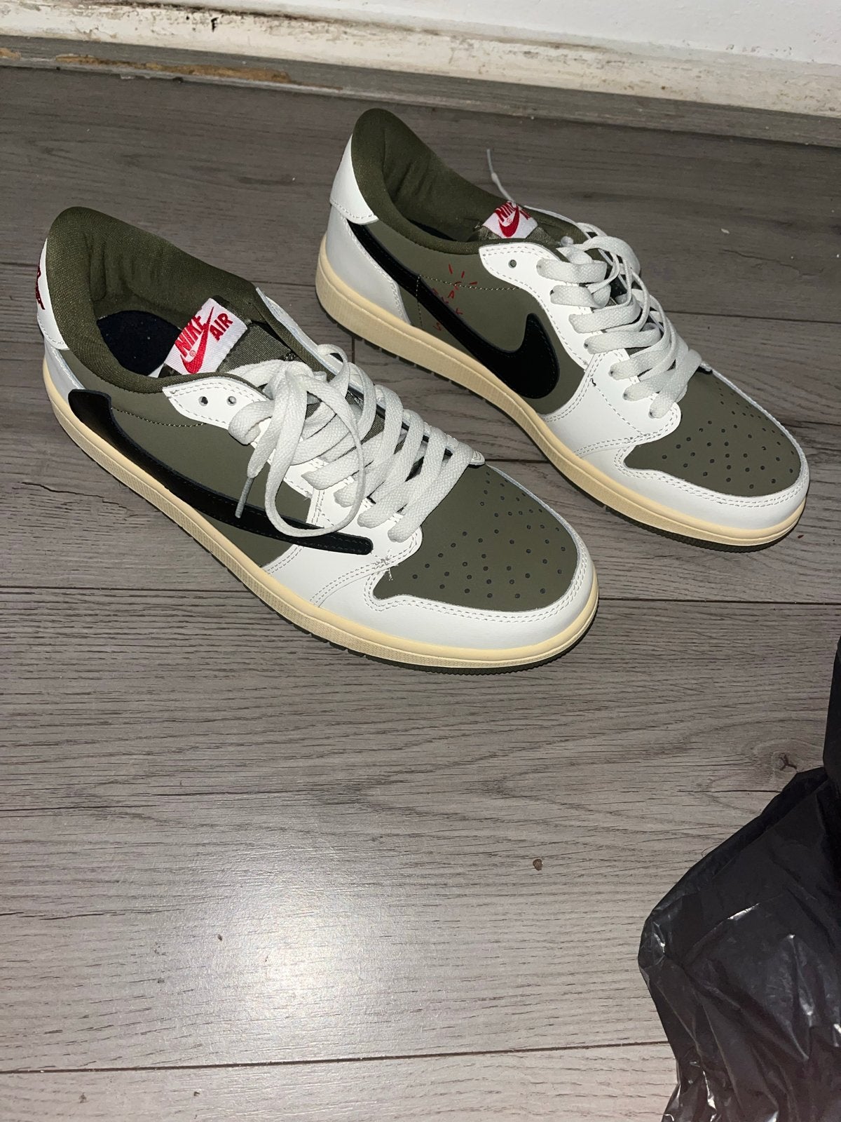 Nike Air Jordan 1 Low Travis Scott Olive - Maat 44, Ophalen of Verzenden, Zo goed als nieuw, Groen, Sneakers of Gympen
