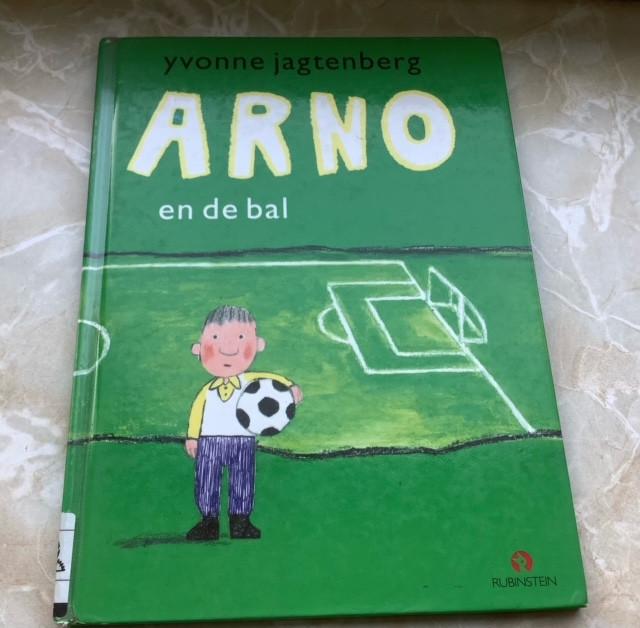 Arno en de bal - Yvonne Jagtenberg, Ophalen of Verzenden, Gelezen, Non-fictie