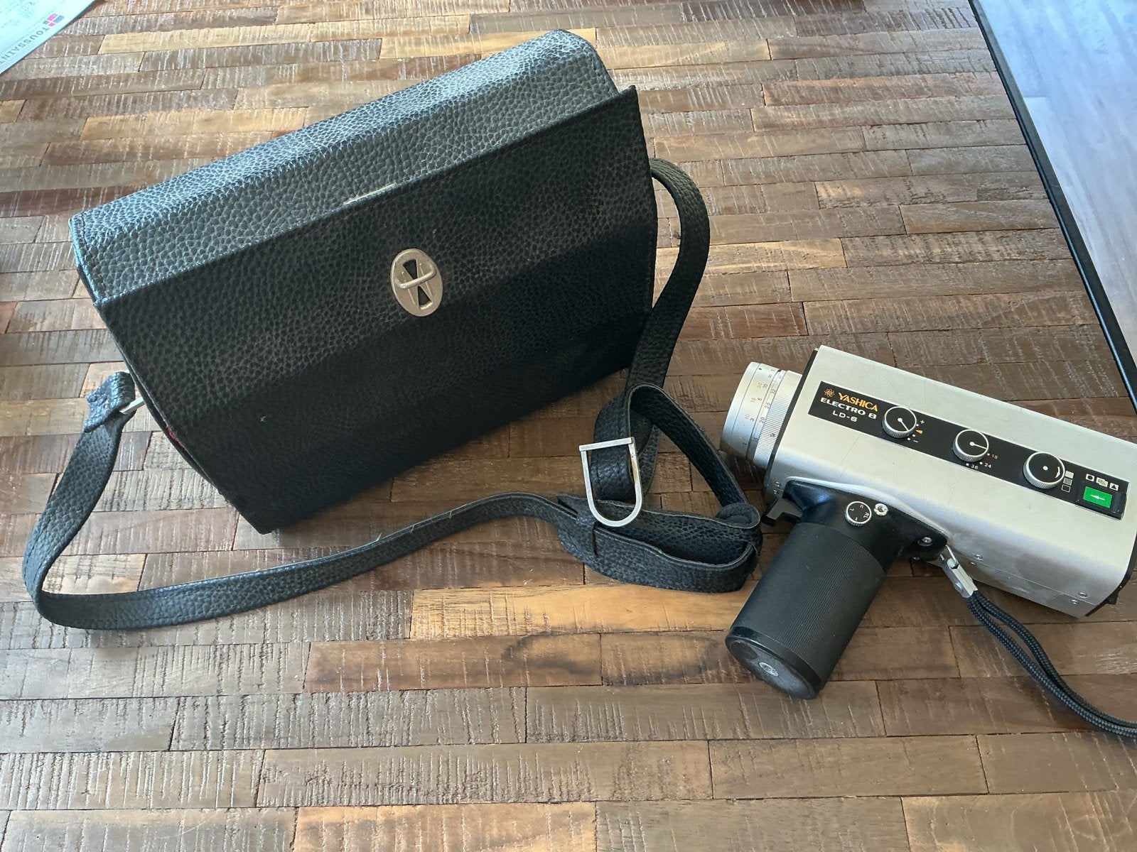 Vintage Yashica Electro 8 LD-6 8mm filmcamera met tas, Ophalen, 8mm, Camera