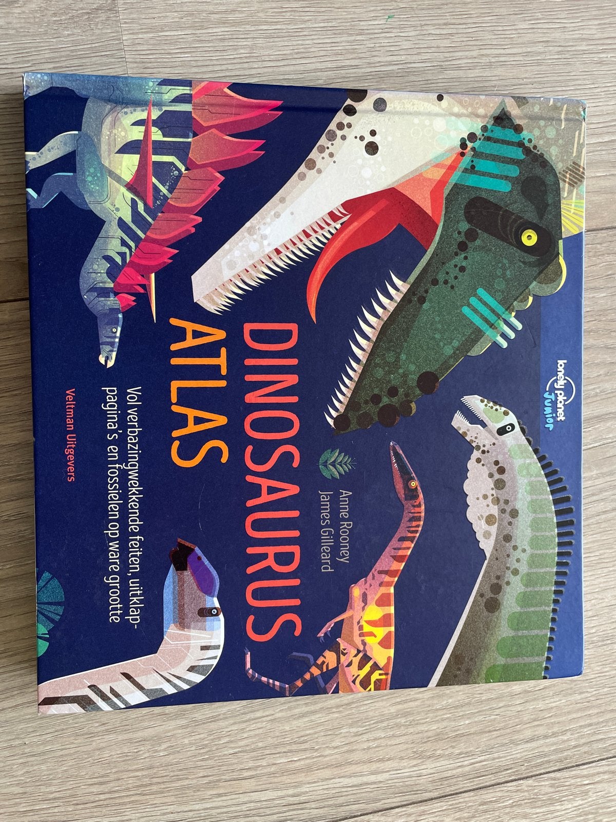 Dinosaurus Atlas - Lonely Planet Junior, Ophalen of Verzenden, Zo goed als nieuw, Overige onderwerpen