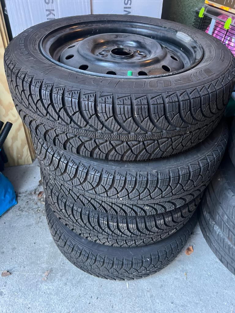 4 winterbanden op velg 4x100 165/65R14, Ophalen, Nieuw