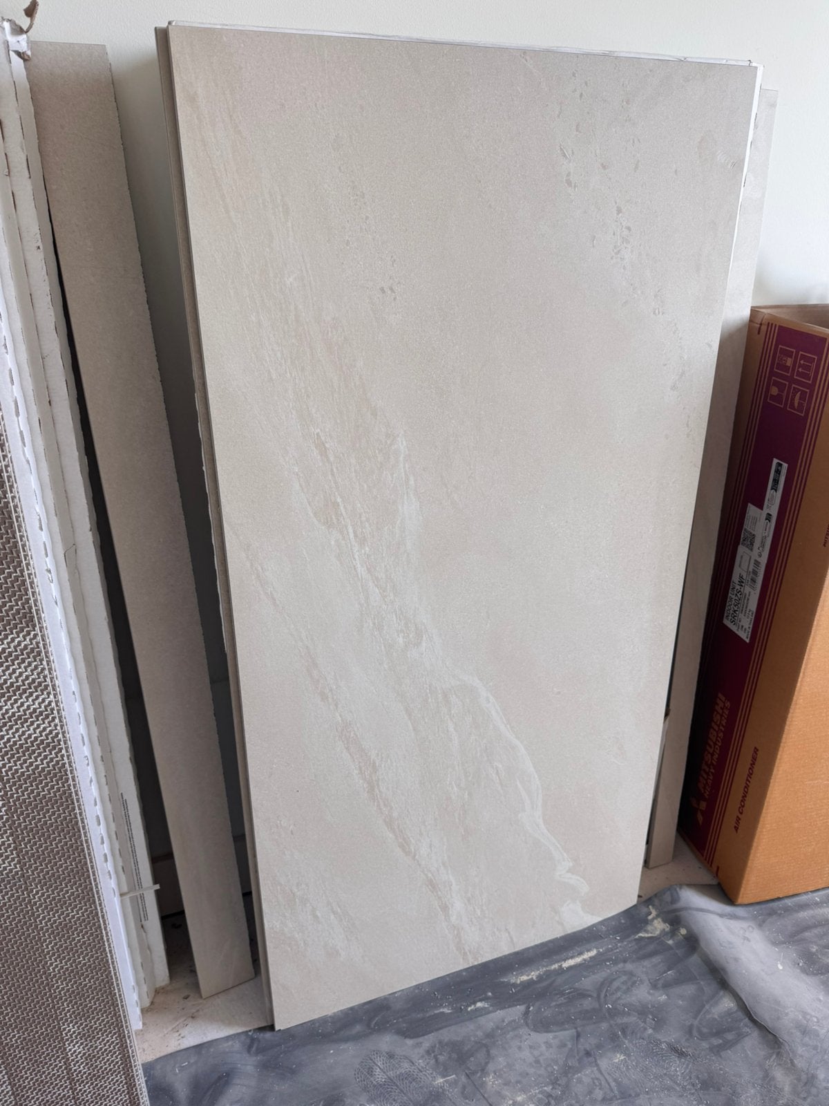 Restpartij prachtige badkamer tegel lichtbeige 60x120, Ophalen, 60 cm of meer, Keramiek, Zo goed als nieuw