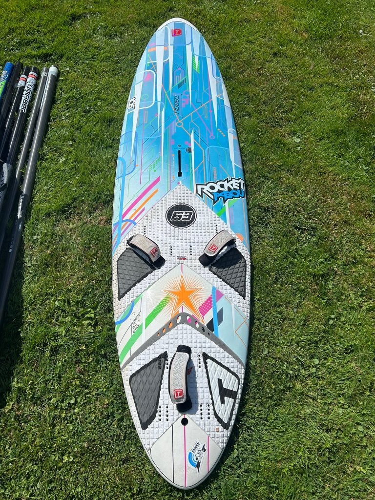 Tabou Rocket 105 complete windsurf set met drie zeilen, Gebruikt, Tabou, Minder dan 250 cm, Complete set