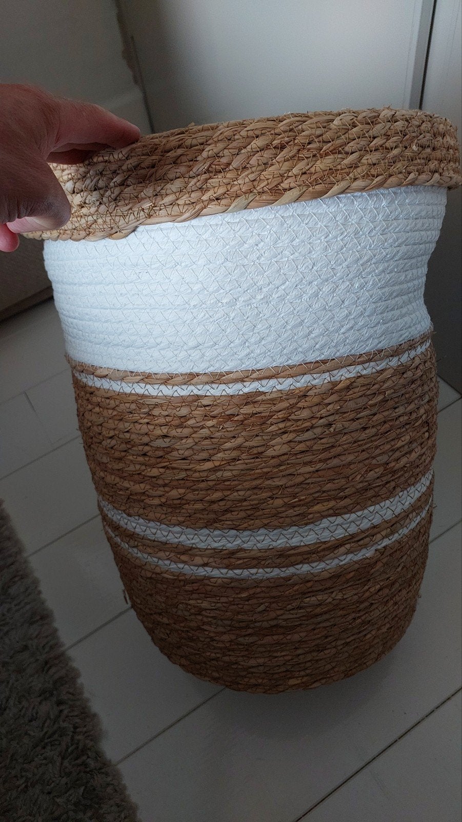 Grote nieuwe rieten mand, rond met deksel, wit en naturel, Huis en Inrichting, Minder dan 50 cm, Rond, Nieuw, Ophalen of Verzenden