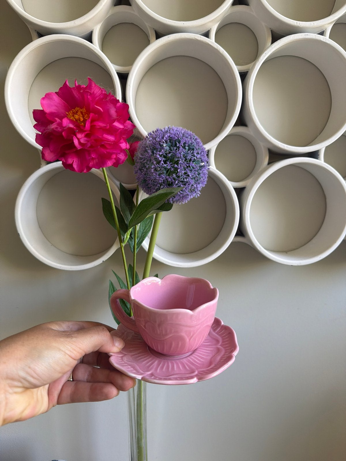 Vintage roze kop en schotel in bloemvorm, Huis en Inrichting, Ophalen, Overige merken, Keramiek, Zo goed als nieuw