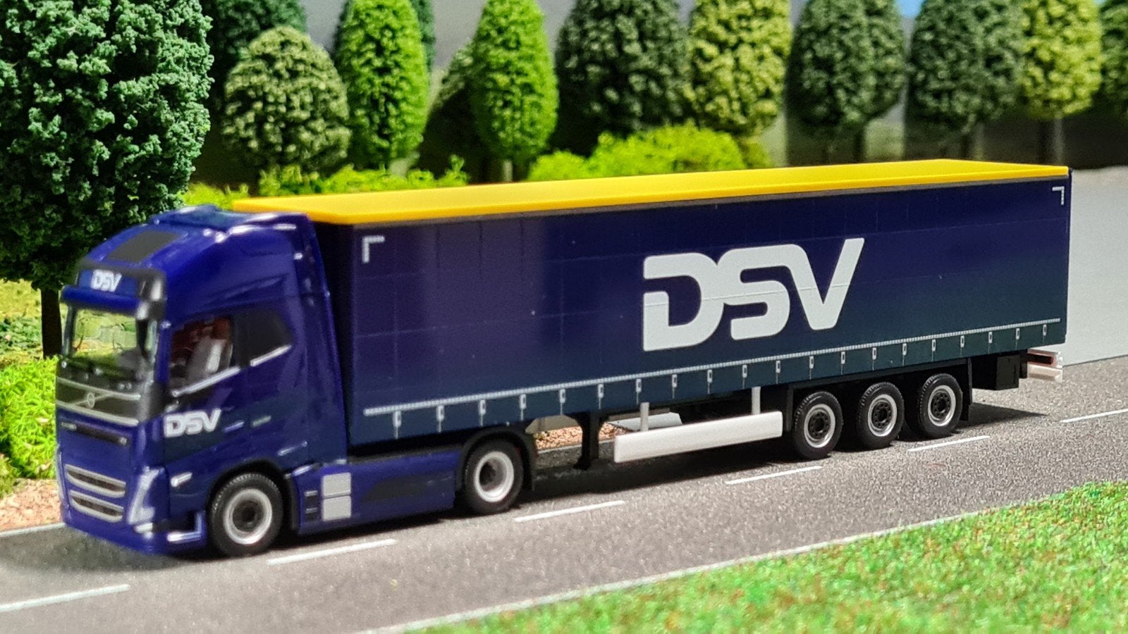 134 Herpa 1:87 DSV Volvo FH Electric schuifzeiltrailer, Ophalen of Verzenden, Nieuw, Bus of Vrachtwagen, Herpa