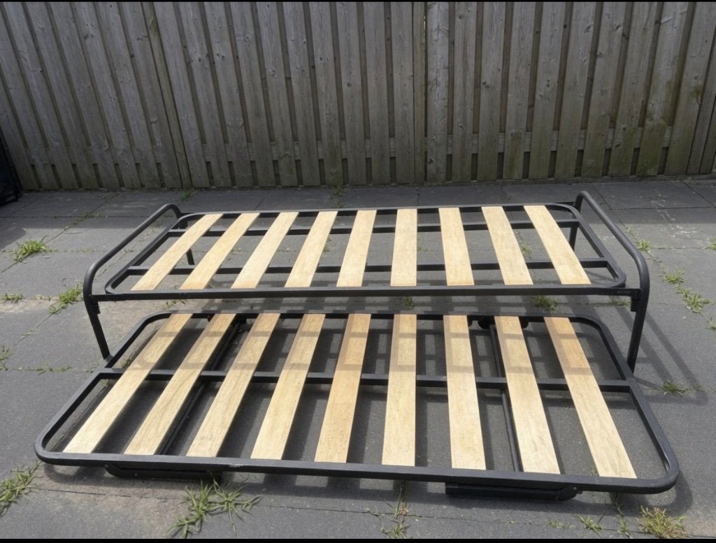 Massief ijzeren bed met onderschuifbed - Zo goed als nieuw, Ophalen, 90 cm, Eenpersoons, Zwart