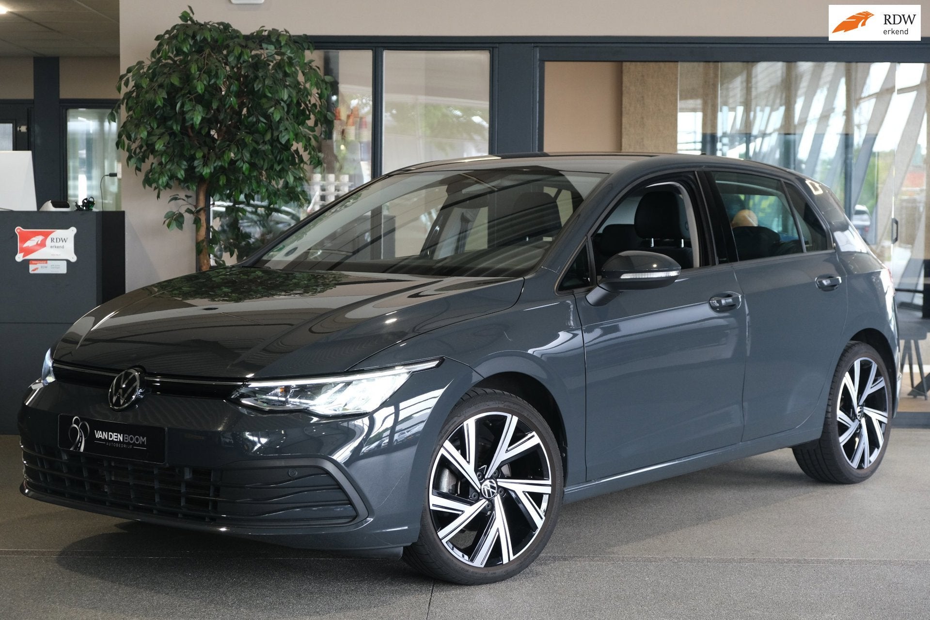 Volkswagen Golf 8 1.5 eTSI Life 130PK DSG Led Navi Virtual A, Auto's, Stof, Zwart, 4 cilinders, Automatische klimaatregeling