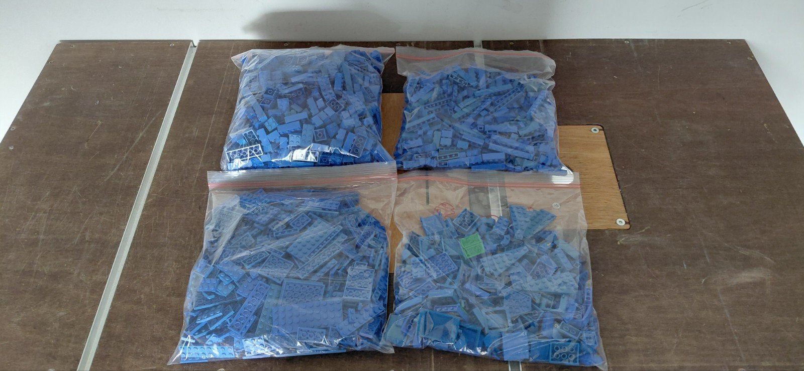 Foto 5 van Grote partij Lego. Gesorteerd op kleur en soort.