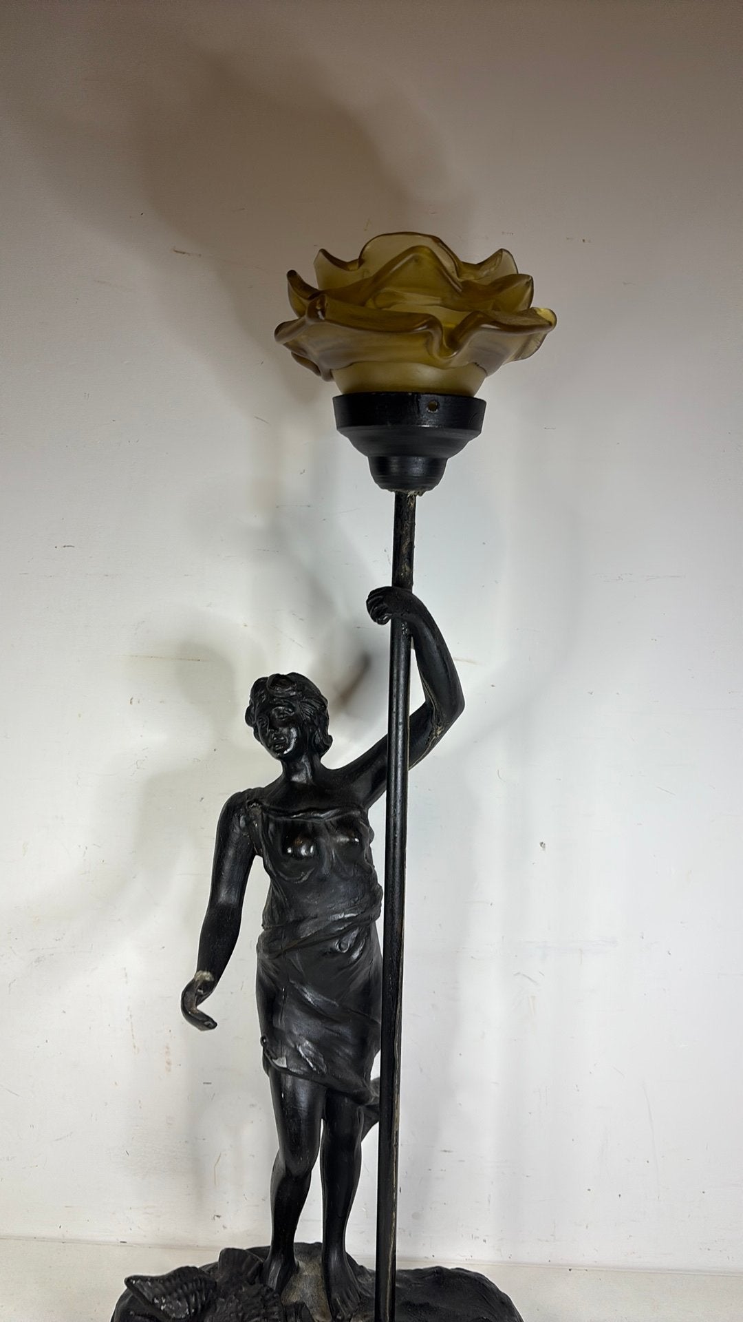 Lamp met vrouw, Verzenden