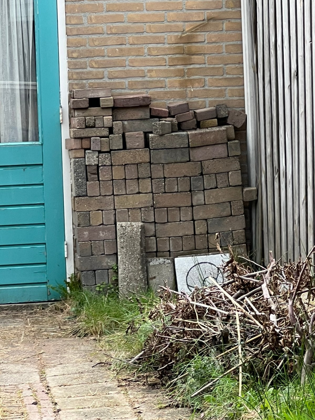 Grote stapel klinkers, gratis af te halen. Graag zsm, Tuin en Terras, Ophalen, Gebruikt, Klinkers, 5 tot 10 m²