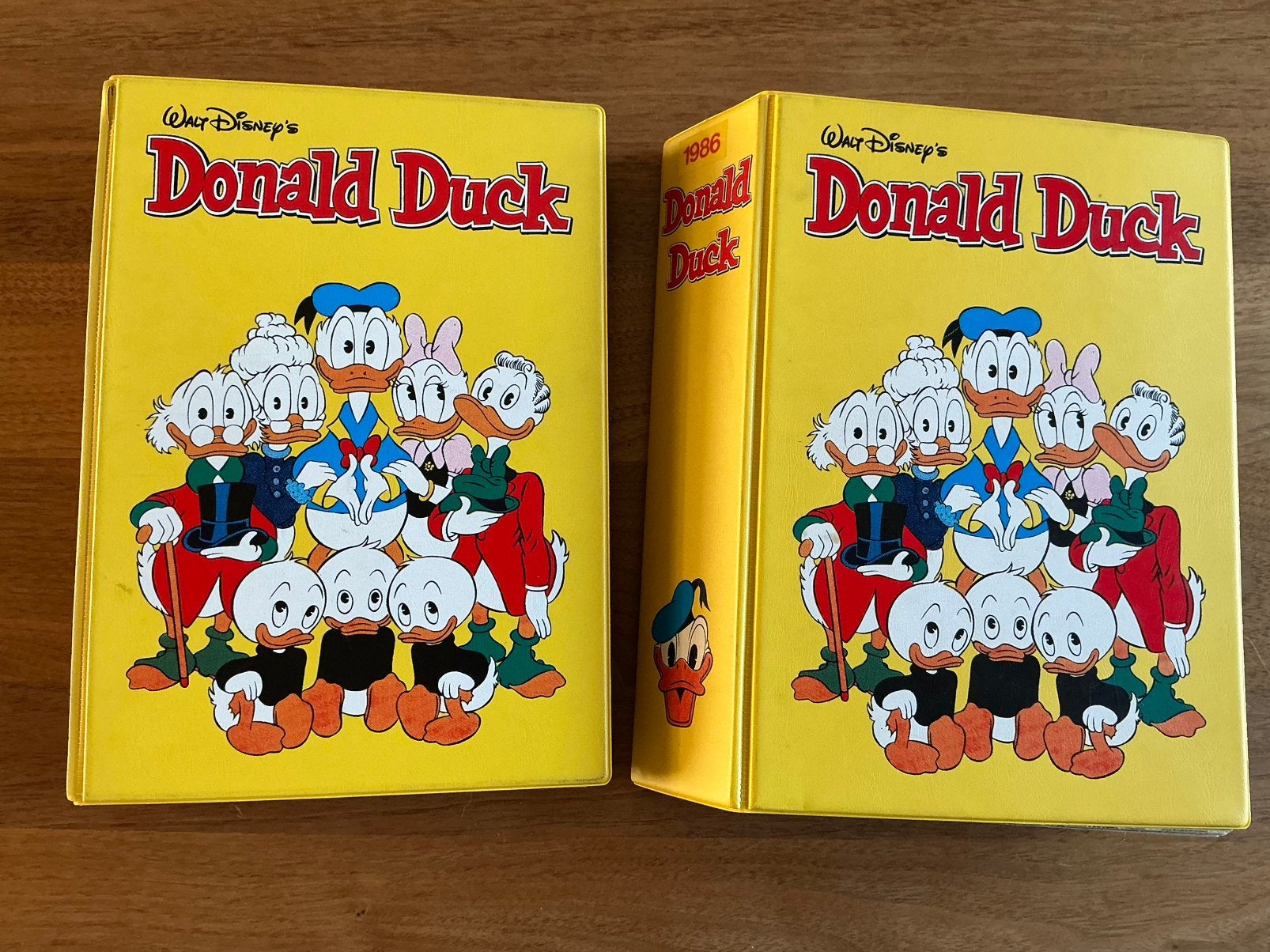 Jaargang Donald Duck 1986 in 2 originele verzamelmappen, Boeken, Ophalen of Verzenden, Gelezen
