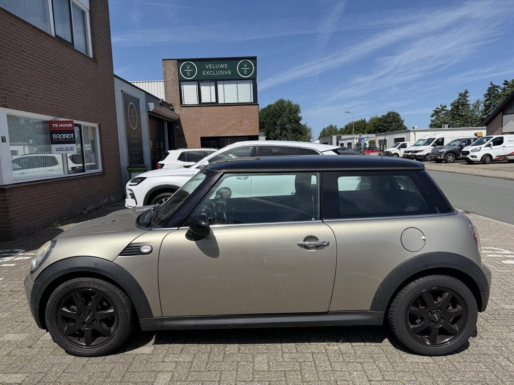 MINI 3-Deurs 1.6 Cooper Pepper | Airco | Cruise | APK 02-202, Auto's, Mini, Voorwielaandrijving, Zwart, 4 cilinders, 4 stoelen