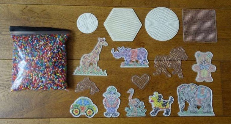 Zak strijkkralen met 15 vormpjes, grondplaten, Dieren, Meerkleurig, Ophalen of Verzenden, Zo goed als nieuw