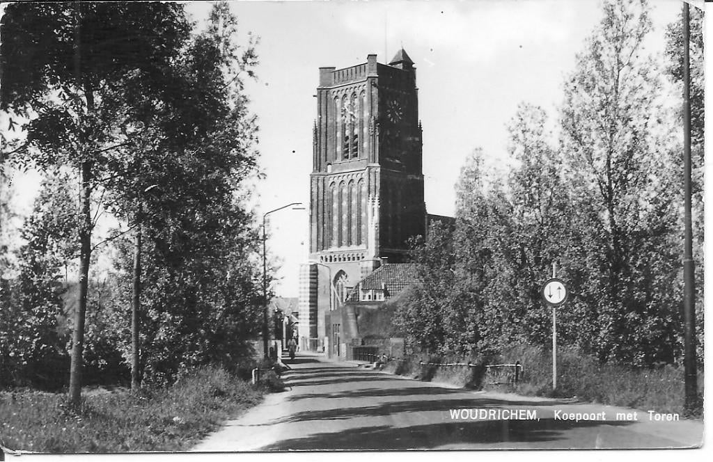 Woudrichem Koepoort met Toren., Verzamelen, Ansichtkaarten | Nederland, Ophalen of Verzenden, 1960 tot 1980, Gelopen, Utrecht