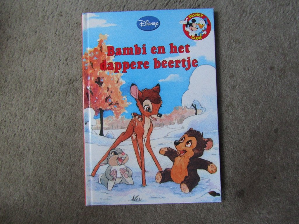 Boek met cd: Bambi en het dappere beertje - Disney, Ophalen of Verzenden, Gelezen, Disney, Fictie algemeen