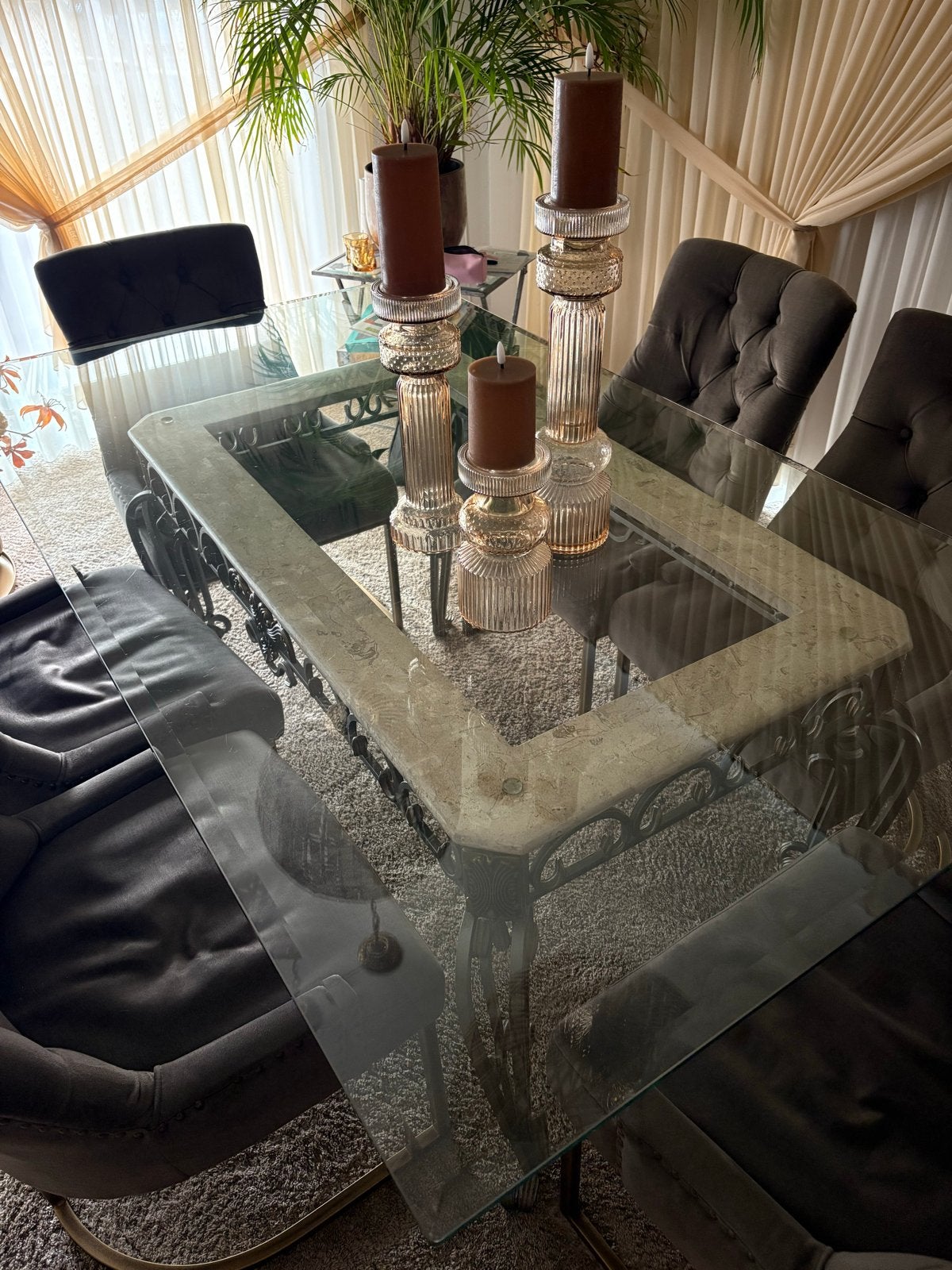 Elegante glazen eettafel met sierlijk onderstel, Huis en Inrichting, Tafels | Eettafels, Ophalen, Gebruikt, 100 tot 150 cm, Glas