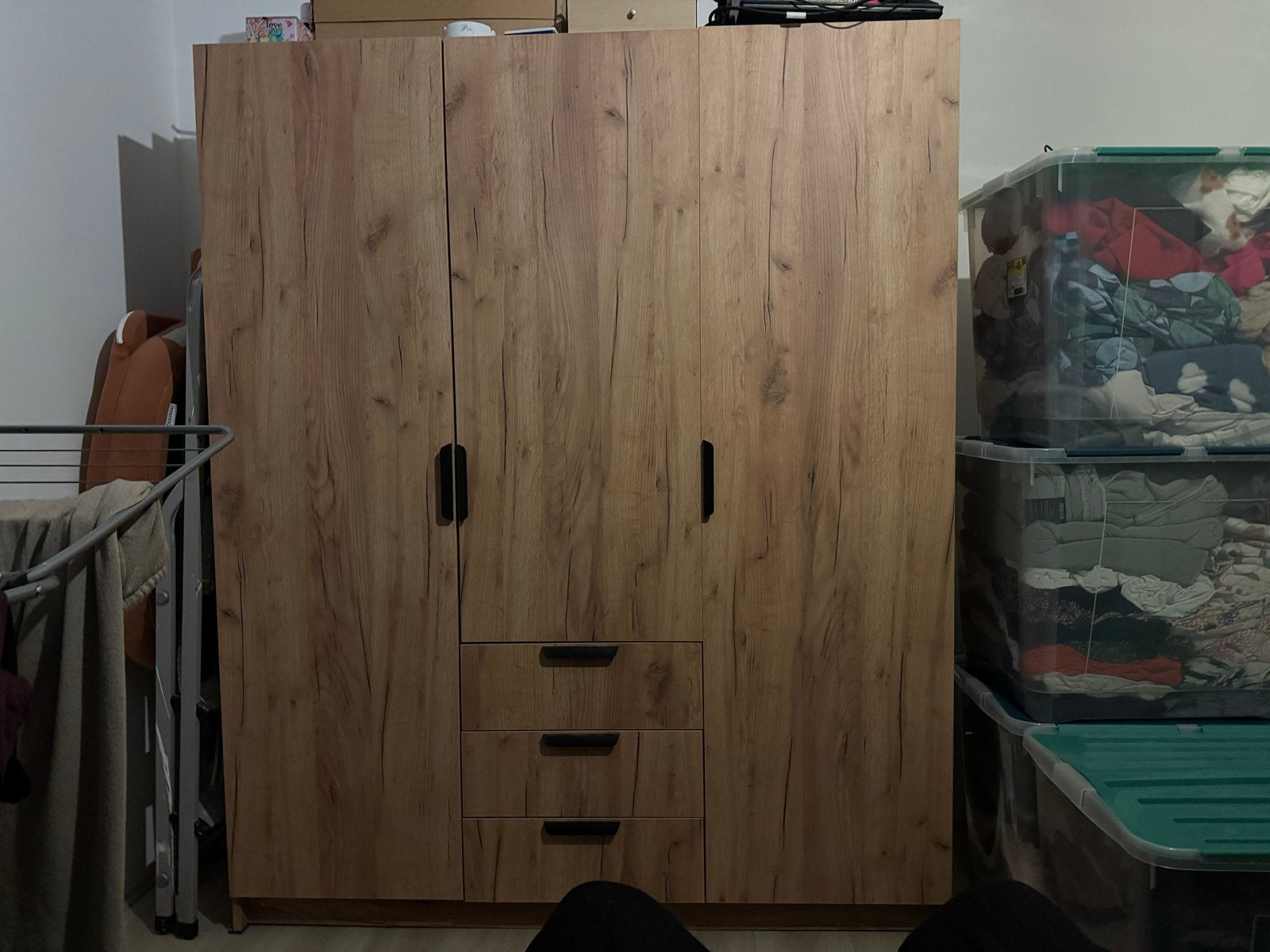 JYSK JENSLEV Kledingkast - 1,5 jaar oud, Ophalen, Gebruikt, 100 tot 150 cm, Met lade(s)