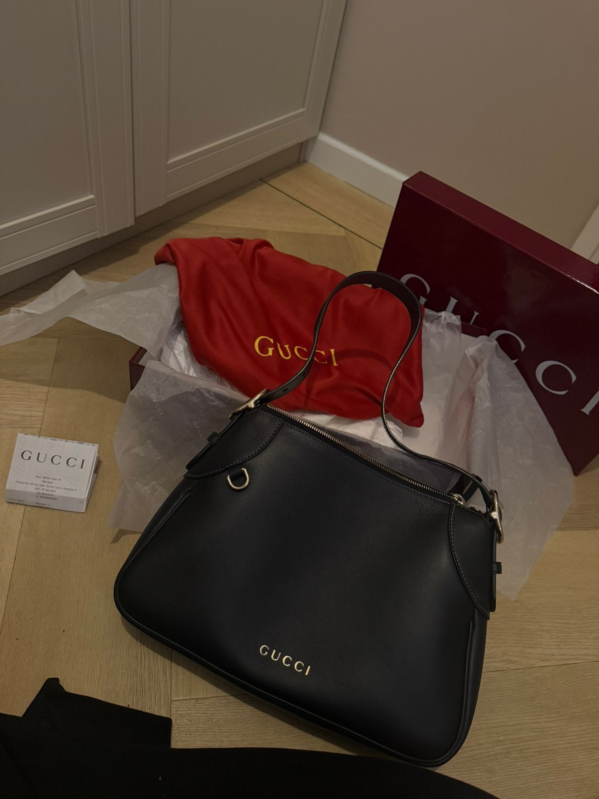 Gucci GG Emblem Shoulder Bag, Ophalen of Verzenden, Zo goed als nieuw, Zwart, Schoudertasje