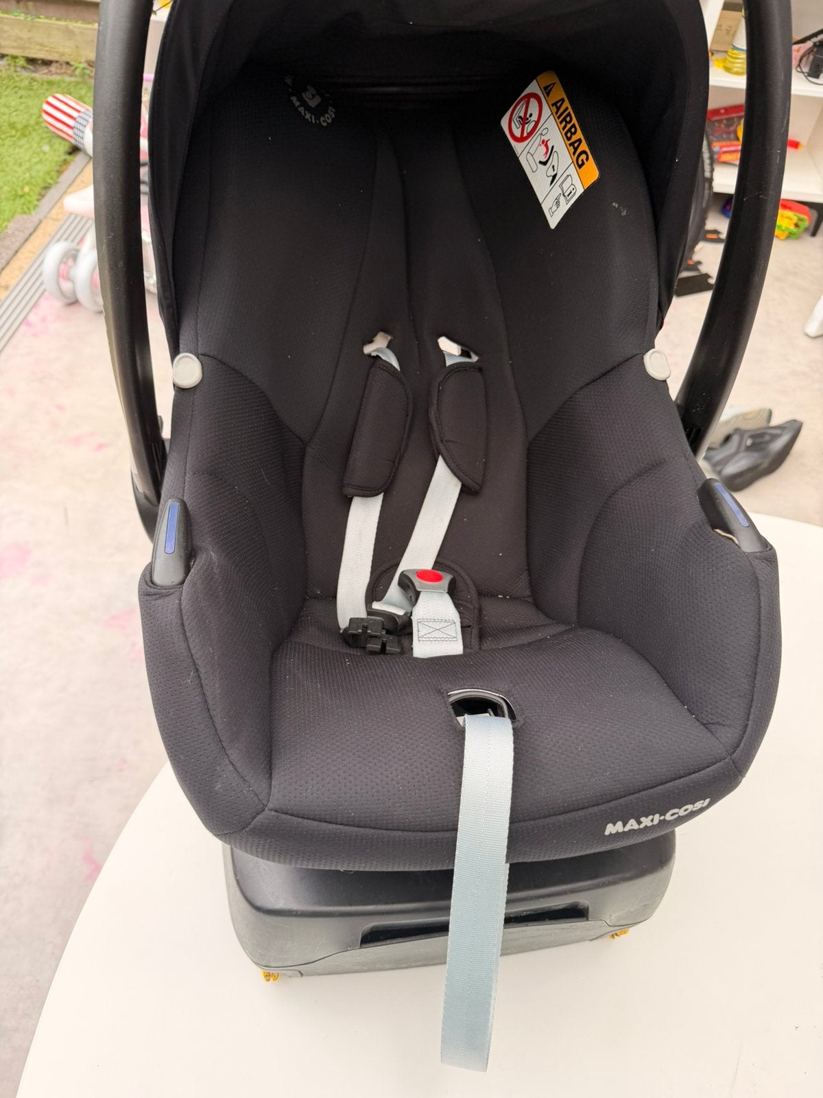 Maxi-Cosi Tinca + FamilyFix ISOFIX Base, Ophalen, Slaapstand, Zo goed als nieuw, Isofix