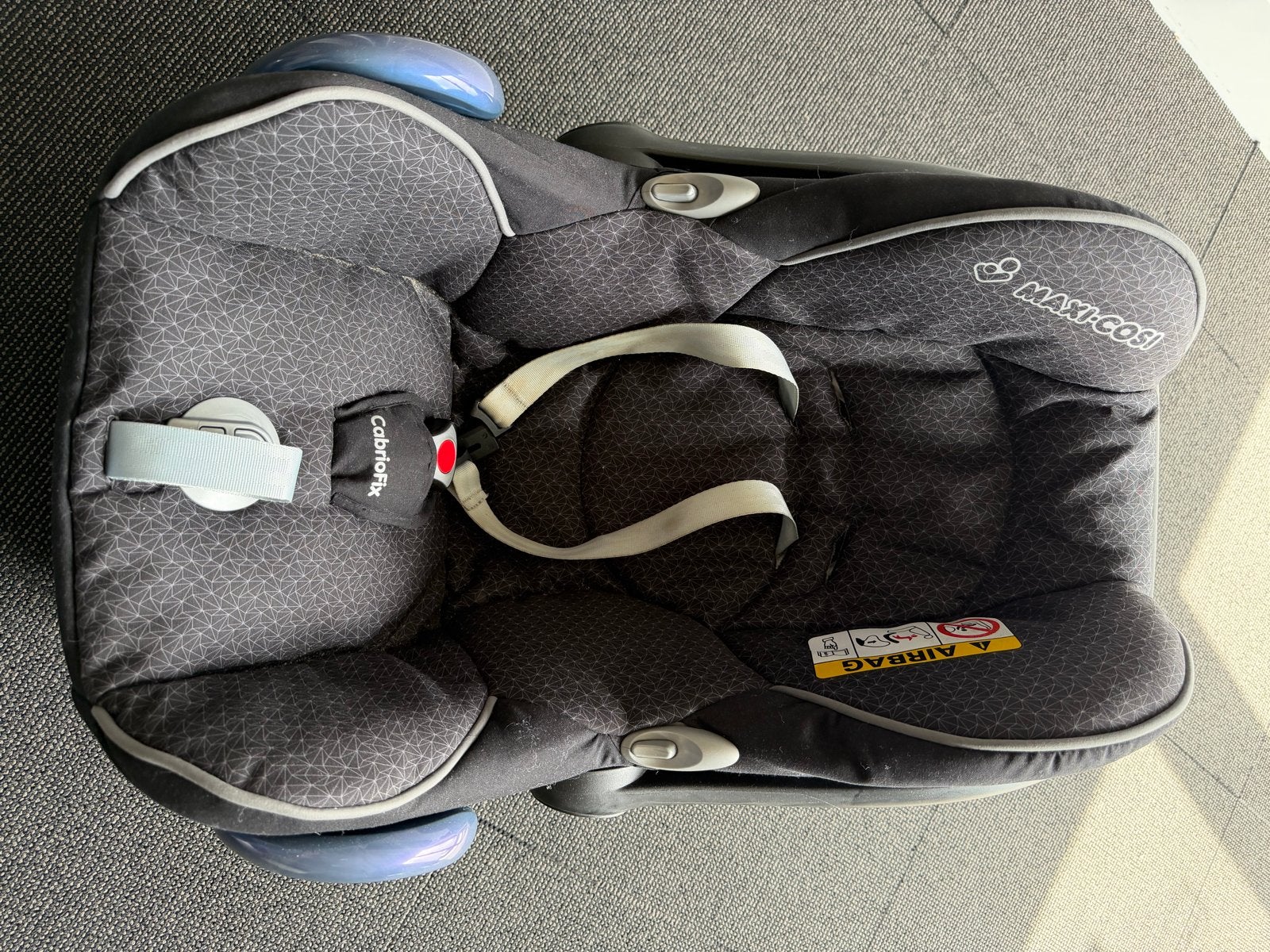 Maxi-Cosi Cabriofix autostoel met FamilyFix base, Kinderen en Baby's, Autostoeltjes, Autogordel of Isofix, Gebruikt, Slaapstand