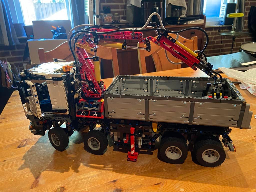 Lego Technic Mercedes-Benz Arocs 42043 met kraan, Hobby en Vrije tijd, Overige merken, Gebruikt, Groter dan 1:32, Ophalen of Verzenden