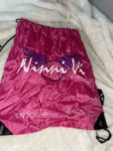 Ninni vi gymtas roze tas, Sieraden, Tassen en Uiterlijk, Tassen | Rugtassen, Verzenden, Zo goed als nieuw, Overige merken, Minder dan 30 cm