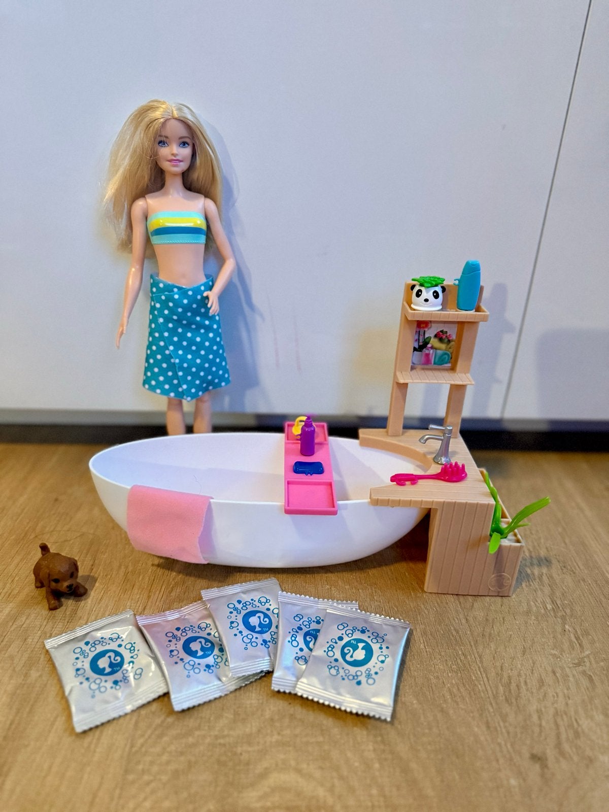 Barbie Fizzy Bath GJN32 met 5 ongeopende fizz zakjes, Ophalen of Verzenden, Zo goed als nieuw, Barbie